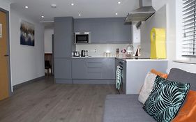 Spacious Modern 2 Bed Flat In City Centre